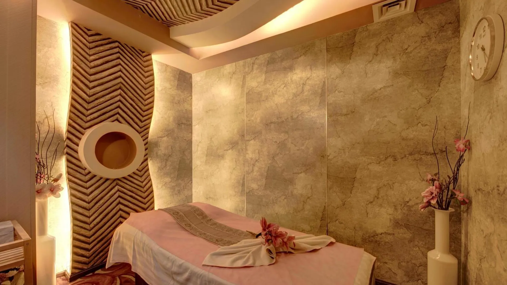 Lotus Grand Hotel Dubai