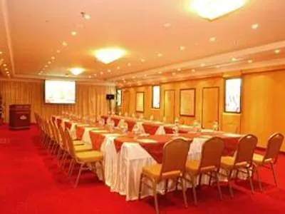 Lotus Grand Hotel Dubai 4*,
